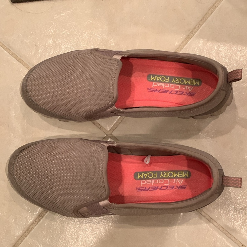 Women’s Skechers, air cooled, memory foam, beige, size 8.  Good condition - Picture 3 of 4